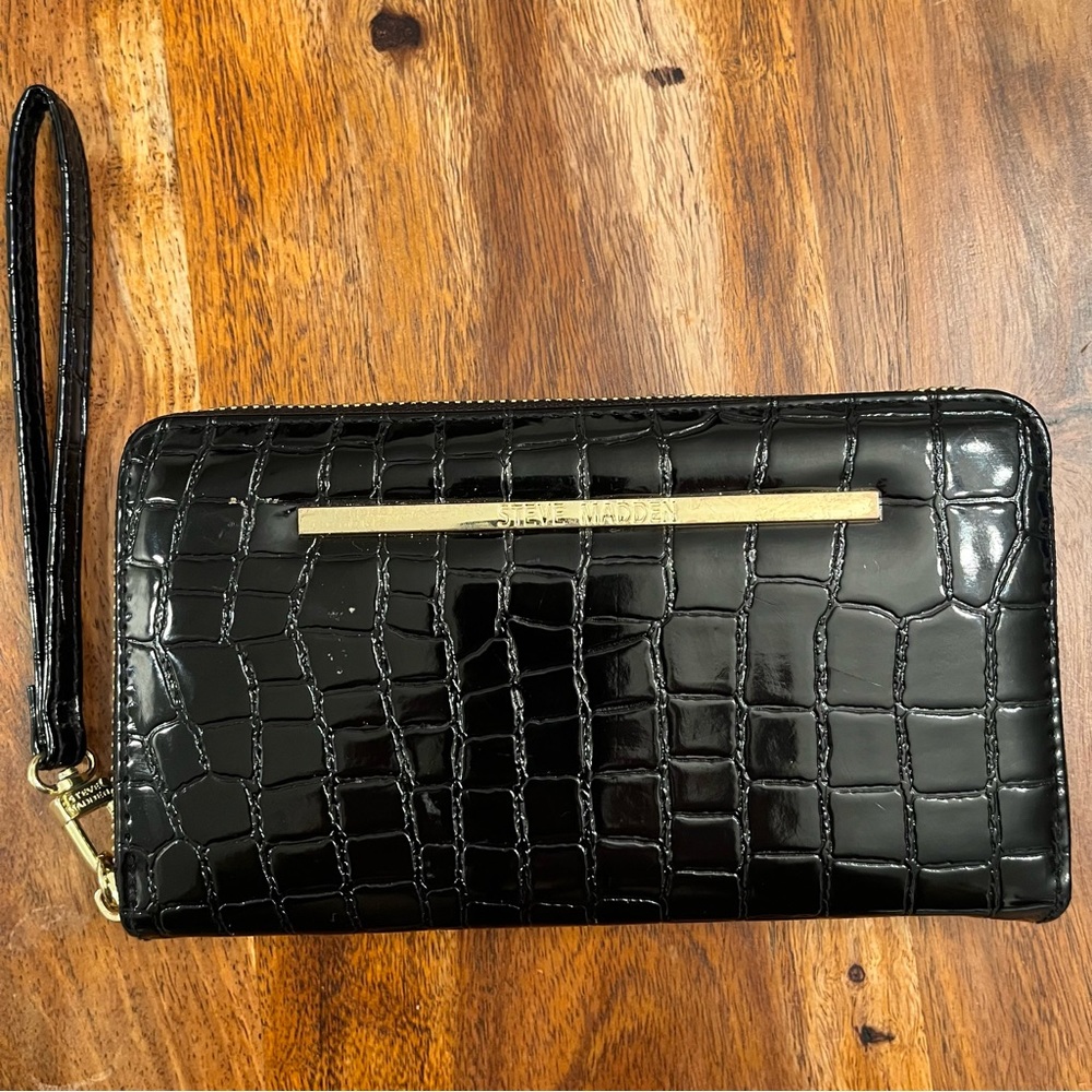 Steve Madden black alligator skin look wallet